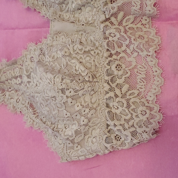AERIE Eyelash Lace Padded Plunge Bralette - Size XS, 30A, 32A, 32B - Picture 8 of 9